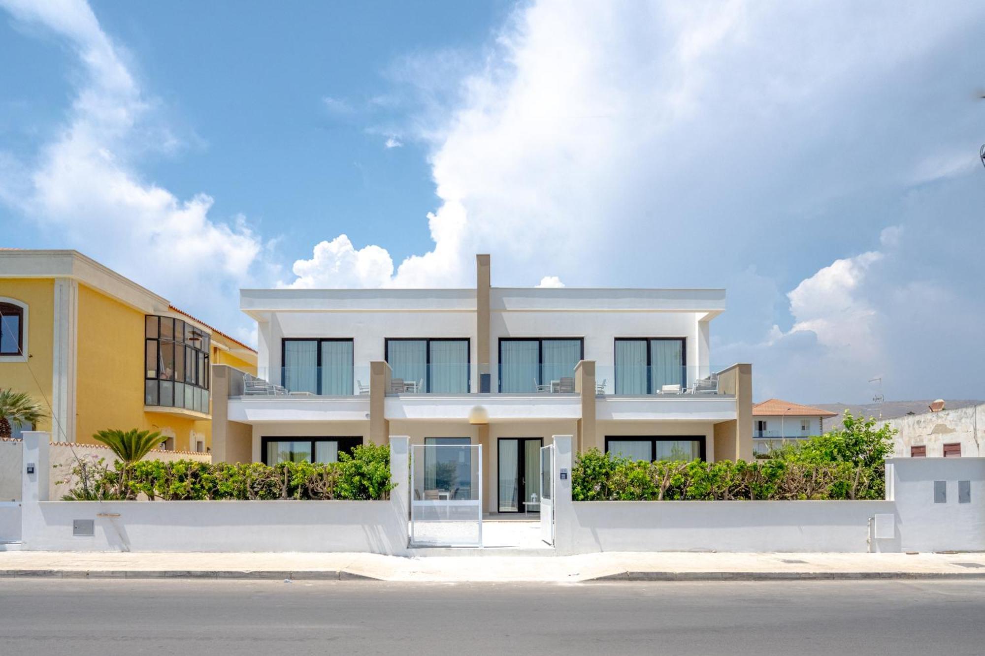 Luxury Appartments In The Sun Located In On Front Of The Sea At 200 Meters About From The With Terrace Of 35 Square Meters With Wonderful Seaview * Avola