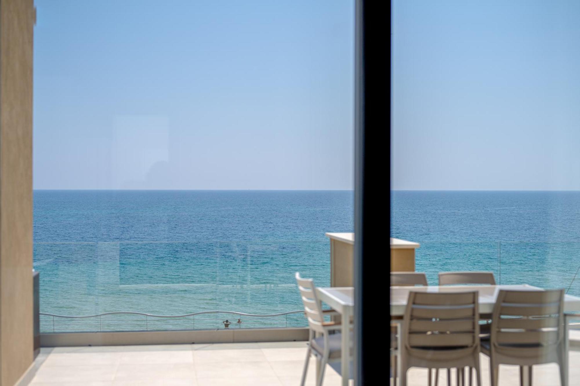 Luxury Appartments In The Sun Located In On Front Of The Sea At 200 Meters About From The With Terrace Of 35 Square Meters With Wonderful Seaview * Avola